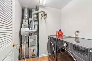 33 W Huron St, Chicago, IL 60654 - Photo 23