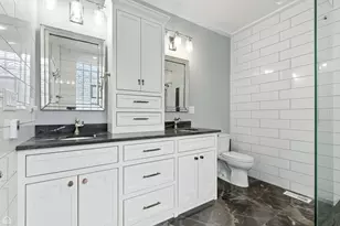 860 W Buckingham Pl, Chicago, IL 60657 - Photo 17
