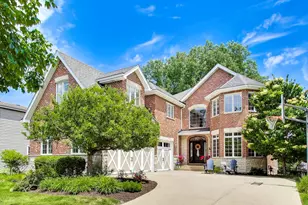 909 S Cambridge Ave, Elmhurst, IL 60126 - Photo 1