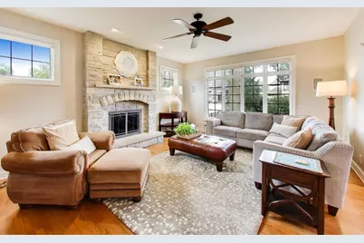 909 S Cambridge Avenue, Elmhurst, IL 60126 - Photo 9