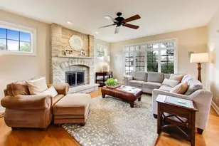 909 S Cambridge Ave, Elmhurst, IL 60126 - Photo 9