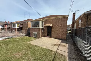 8842 S Cregier Ave, Chicago, IL 60617 - Photo 11