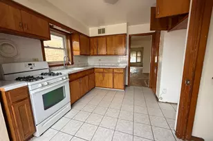 8842 S Cregier Ave, Chicago, IL 60617 - Photo 7