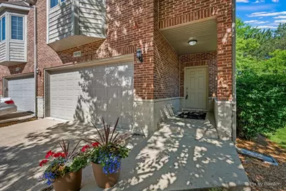 1515 Stonegate Manor, Mount Prospect, IL 60056 - Photo 3