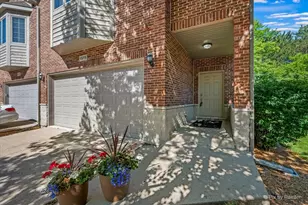 1515 Stonegate Manor, Mount Prospect, IL 60056 - Photo 3