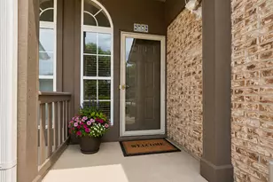 2772 Whitlock Dr, Darien, IL 60561 - Photo 3