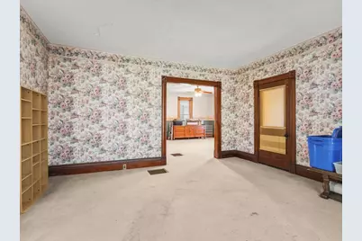 927 E Lincoln Avenue, Belvidere, IL 61008 - Photo 5