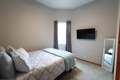 3651 S Giles Avenue, Chicago, IL 60653 - Photo 11