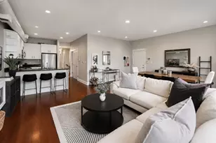 636 N Racine Ave, Chicago, IL 60642 - Photo 9