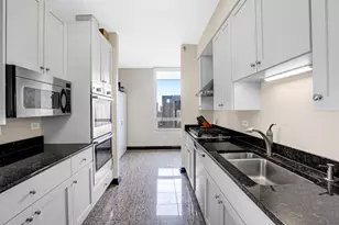 33 W Ontario St, Chicago, IL 60654 - Photo 9