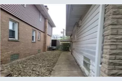 1744 N 75th Avenue, Elmwood Park, IL 60707 - Photo 15
