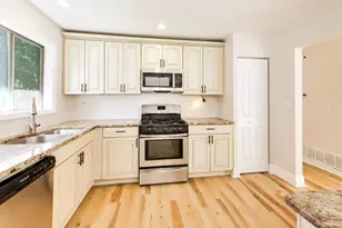 123 Boulder Hill Pass, Montgomery, IL 60538 - Photo 9