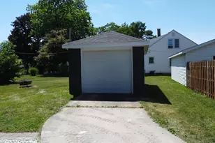 443 S 6th St, Watseka, IL 60970 - Photo 5