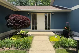 4904 W Oakwood Dr, McHenry, IL 60050 - Photo 1