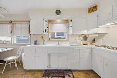 8135 Keating Avenue, Skokie, IL 60076 - Photo 7