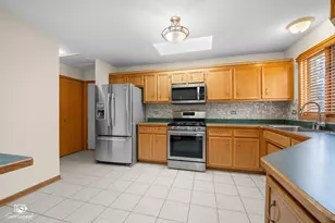 8740 Bally Castle Ln, Tinley Park, IL 60487 - Photo 5