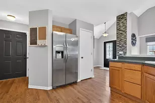 882 Wilshire Ln, Crete, IL 60417 - Photo 5