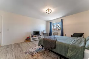 10015 Beverly Dr, Skokie, IL 60076 - Photo 9