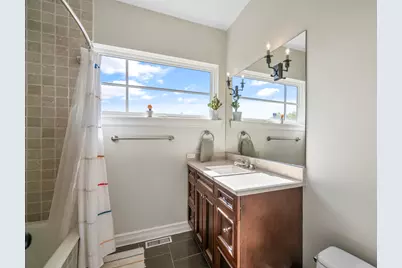 1331 W Wolfram Street, Chicago, IL 60657 - Photo 25