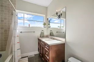 1331 W Wolfram St, Chicago, IL 60657 - Photo 25