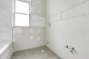8528 S Escanaba Ave, Chicago, IL 60617 - Photo 15