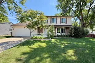 34 Highbury Dr, Elgin, IL 60120 - Photo 1
