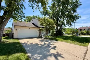 34 Highbury Dr, Elgin, IL 60120 - Photo 3
