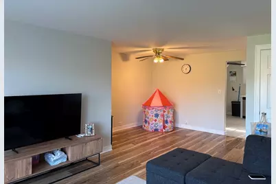 9439 Bay Colony Drive #3N, Des Plaines, IL 60016 - Photo 3