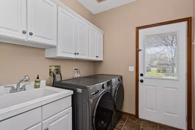 4N475 S Robert Frost Circle, Saint Charles, IL 60175 - Photo 9