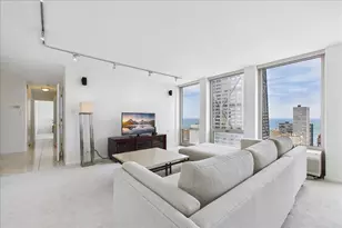 111 E Chestnut St, Chicago, IL 60611 - Photo 9