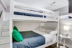 1610 W Waveland Ave, Chicago, IL 60613 - Photo 13
