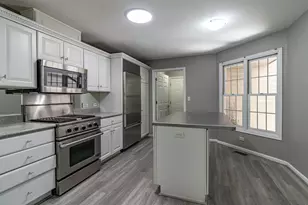 302 Kazimour Dr, Lake Barrington, IL 60010 - Photo 13