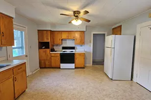 9 N Randolph St, Princeton, IL 61356 - Photo 5