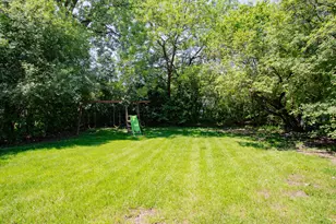 722 N Mavis Ln, Addison, IL 60101 - Photo 3