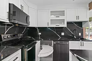 621 Newbury Ln, Schaumburg, IL 60173 - Photo 13