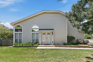 621 Newbury Ln, Schaumburg, IL 60173 - Photo 3
