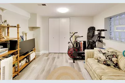 2245 W Shakespeare Avenue, Chicago, IL 60647 - Photo 11