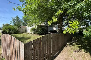 438 E Warren St, Rockton, IL 61072 - Photo 9