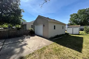 438 E Warren St, Rockton, IL 61072 - Photo 3