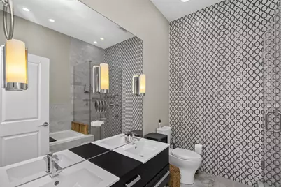 2012 W Erie Street #3W, Chicago, IL 60612 - Photo 13