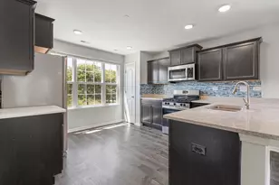 911 Charlton Ln, Naperville, IL 60563 - Photo 7