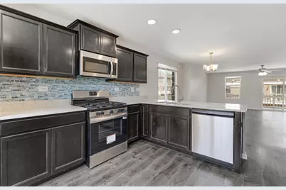 911 Charlton Lane, Naperville, IL 60563 - Photo 9