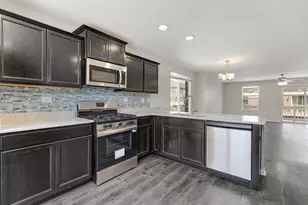 911 Charlton Ln, Naperville, IL 60563 - Photo 9