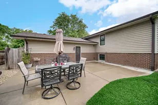 1629 Claremont Dr, Darien, IL 60561 - Photo 23