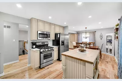 1629 Claremont Drive, Darien, IL 60561 - Photo 9
