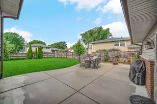 1629 Claremont Dr, Darien, IL 60561 - Photo 25