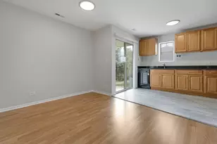 106 Gant Cir, Streamwood, IL 60107 - Photo 5