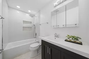 9331 Landings Ln, Des Plaines, IL 60016 - Photo 11