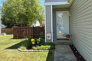 1485 Exeter Ln, South Elgin, IL 60177 - Photo 3