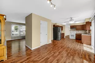 9 Redwood Ct, Streamwood, IL 60107 - Photo 11